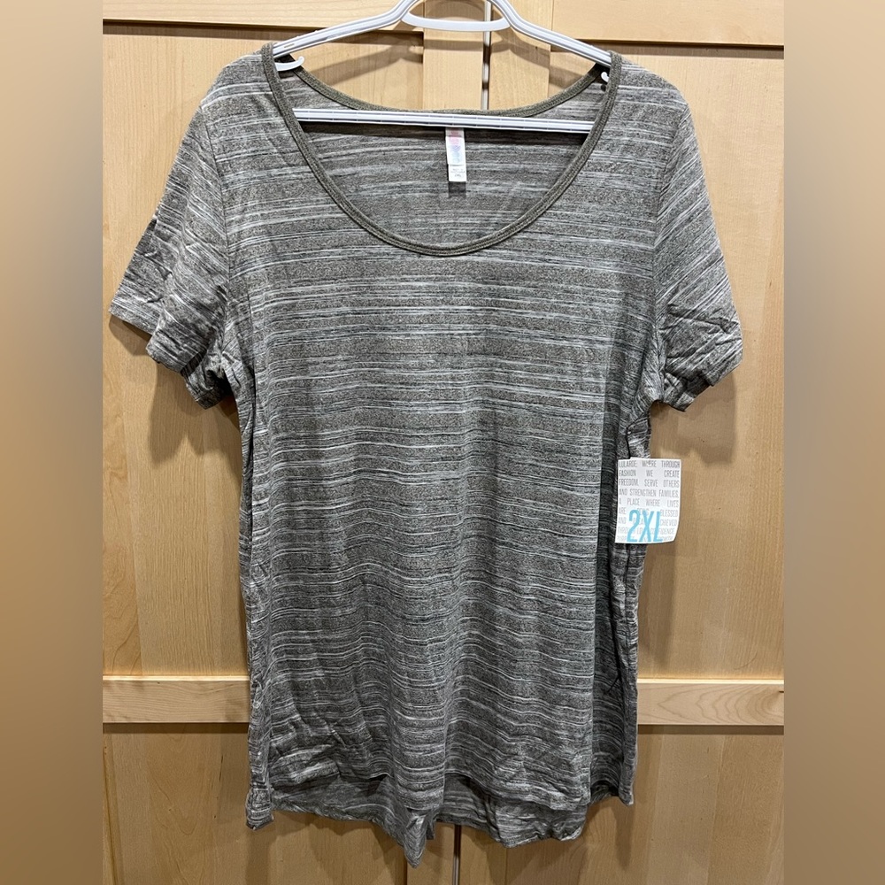 Scoop neck tee